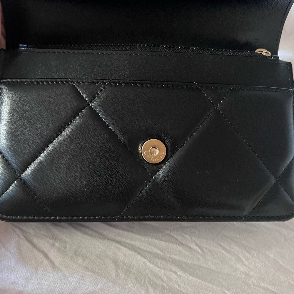 Chanel 19 WOC lambskin quilted authentic🖤 Excellent condition 🖤 - Picture 10 of 14